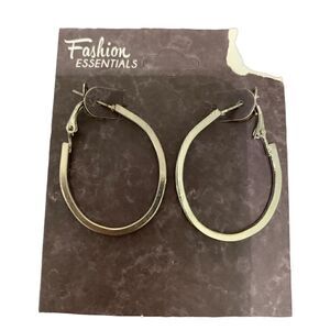 🌼🌼Fashion Essentials silver tone oblong hoop earrings NWOT🌼🌼
